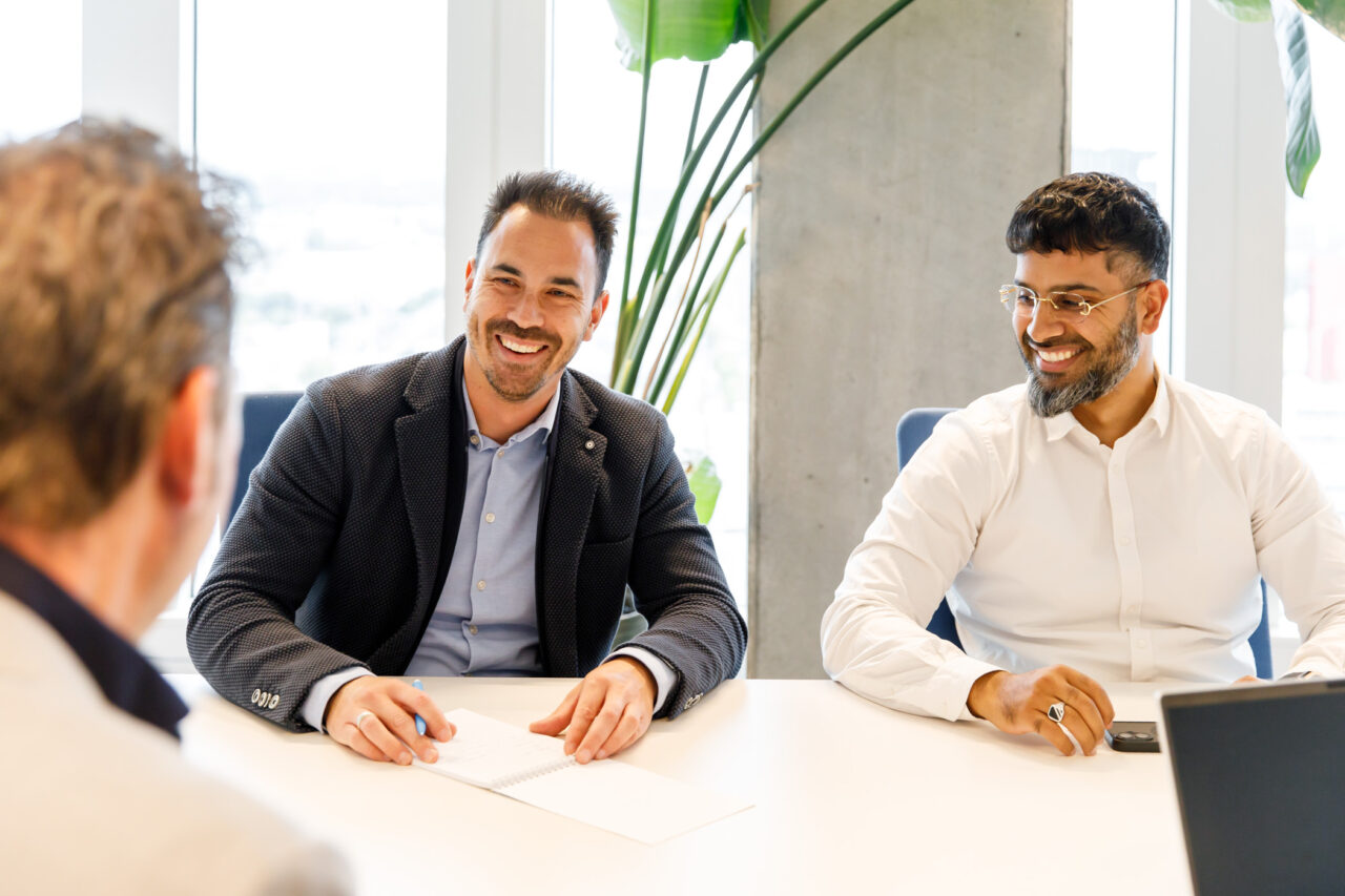 Management zit samen aan tafel